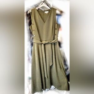 Calvin Klein Elegant Sleeveless Dress in Olive Green With Pockets